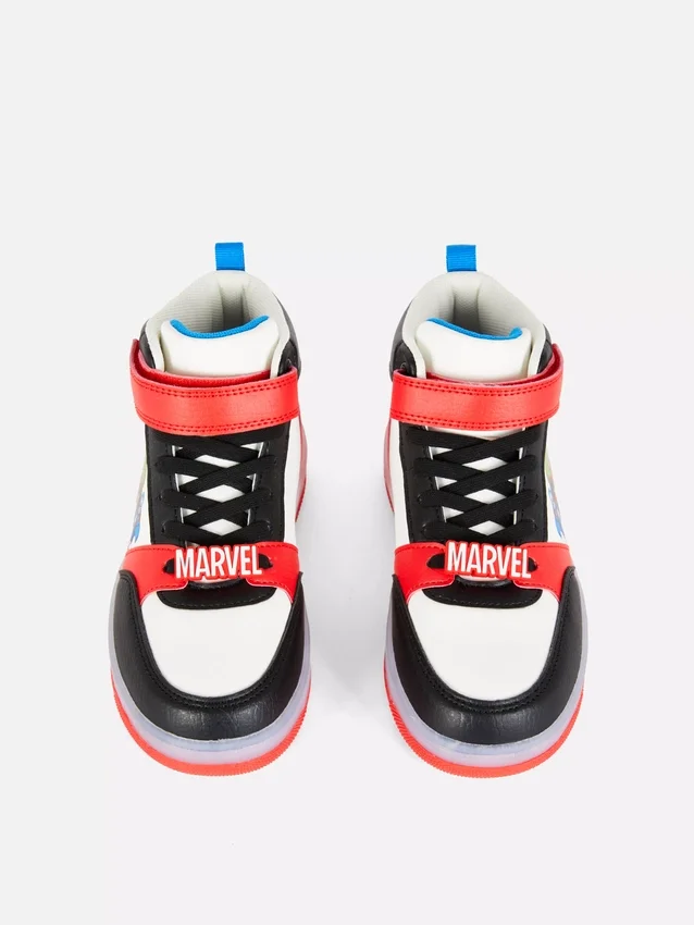 Sapatilhas de cano alto da Marvel com luzes