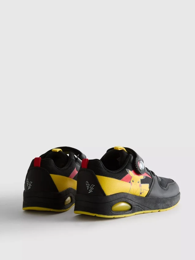 Sapatilhas Pokémon que se iluminam