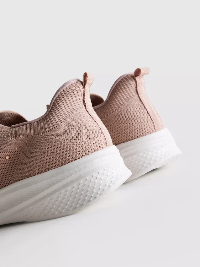 Sapatilhas slip-on com detalhes em diamantes
