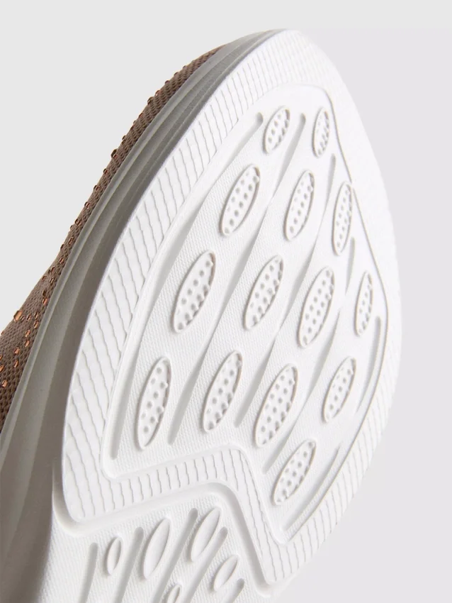 Sapatilhas slip-on com detalhes em diamantes