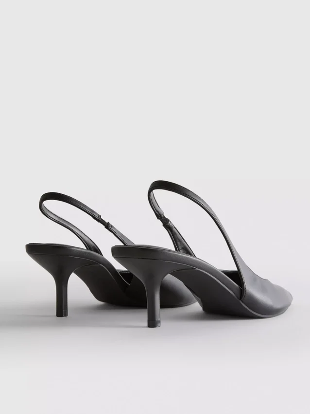Sapatos de salto alto com tira traseira em imitação de couro