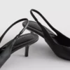 Sapatos de salto alto com tira traseira em imitação de couro