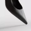 Sapatos de salto alto com tira traseira em imitação de couro