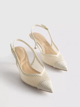 Sapatos de salto alto com tiras traseiras em malha e largura larga