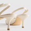 Sapatos de salto alto com tiras traseiras em malha e largura larga