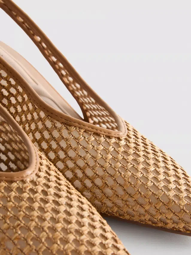 Sapatos de salto alto de malha trançada com biqueira pontiaguda