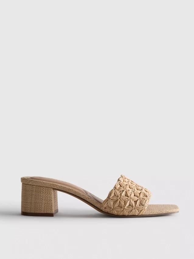 Sapatos de salto de ráfia