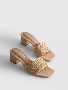 Sapatos de salto de ráfia