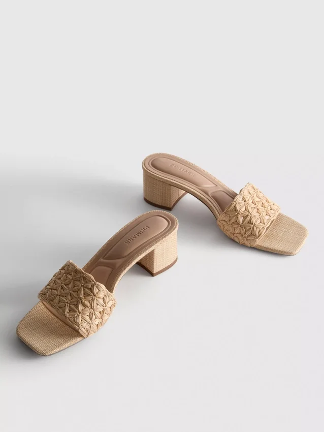 Sapatos de salto de ráfia