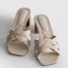 Sapatos de salto em bloco com tecido em imitação de couro