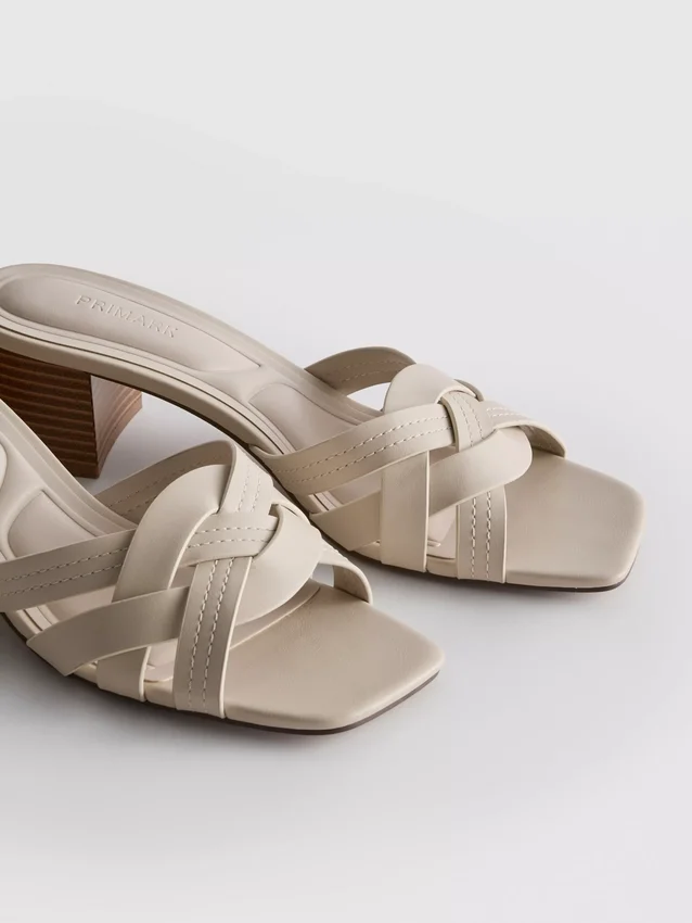 Sapatos de salto em bloco com tecido em imitação de couro