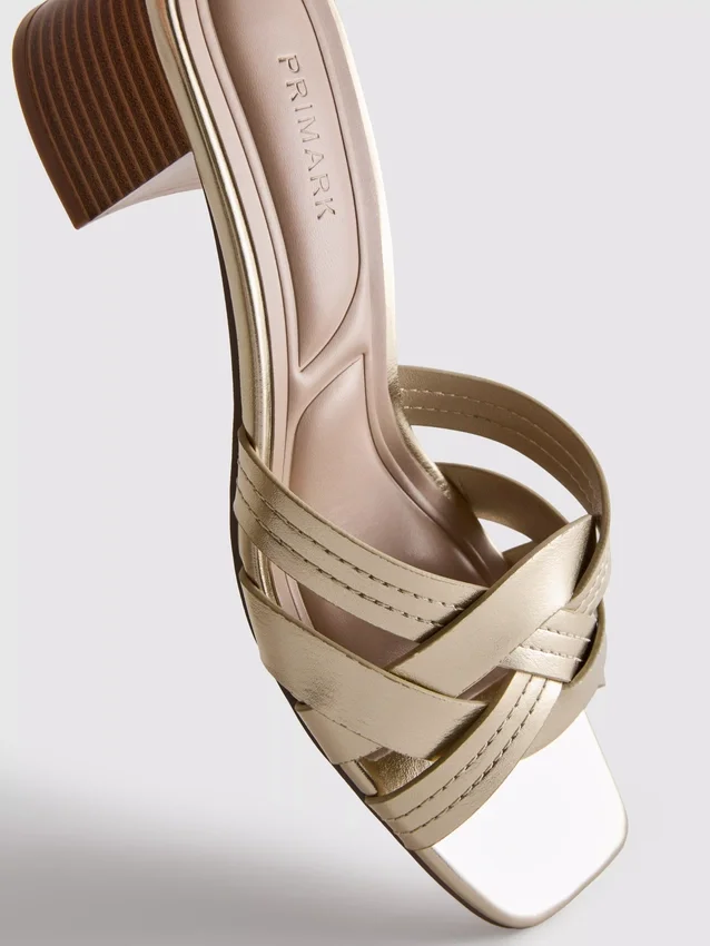 Sapatos de salto em bloco com tecido em imitação de couro