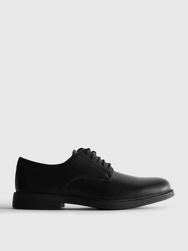 Sapatos derby clássicos