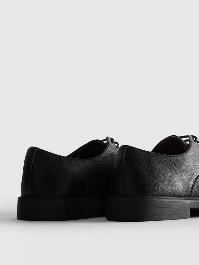 Sapatos derby clássicos