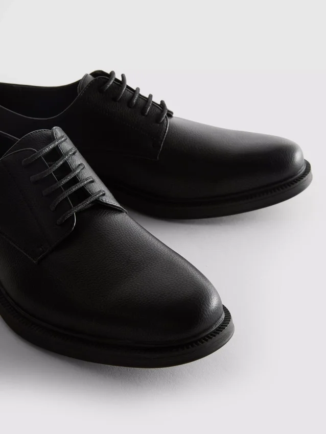 Sapatos derby clássicos