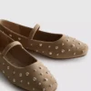 Sapatos Mary Jane com tachas