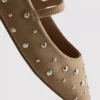Sapatos Mary Jane com tachas