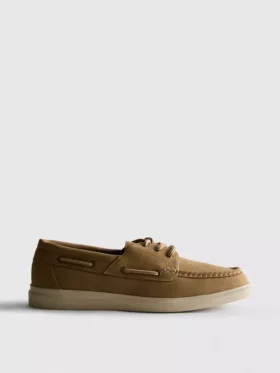 Sapatos náuticos com atacadores