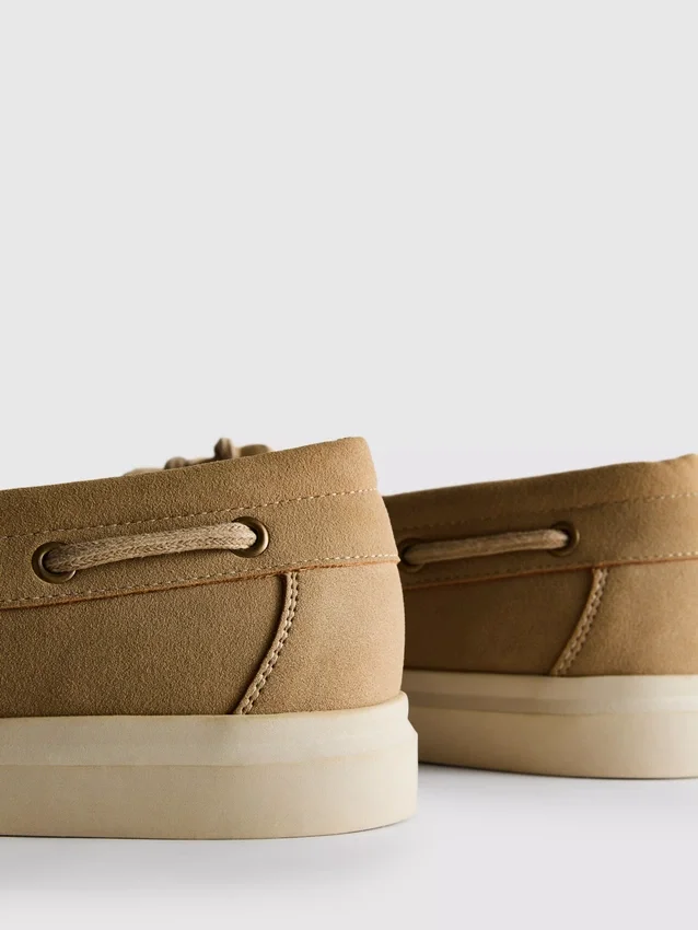 Sapatos náuticos com atacadores