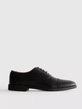 Sapatos oxford com atacadores