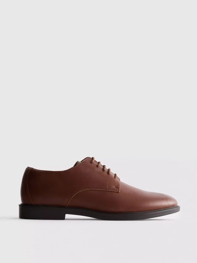 Sapatos oxford com atacadores