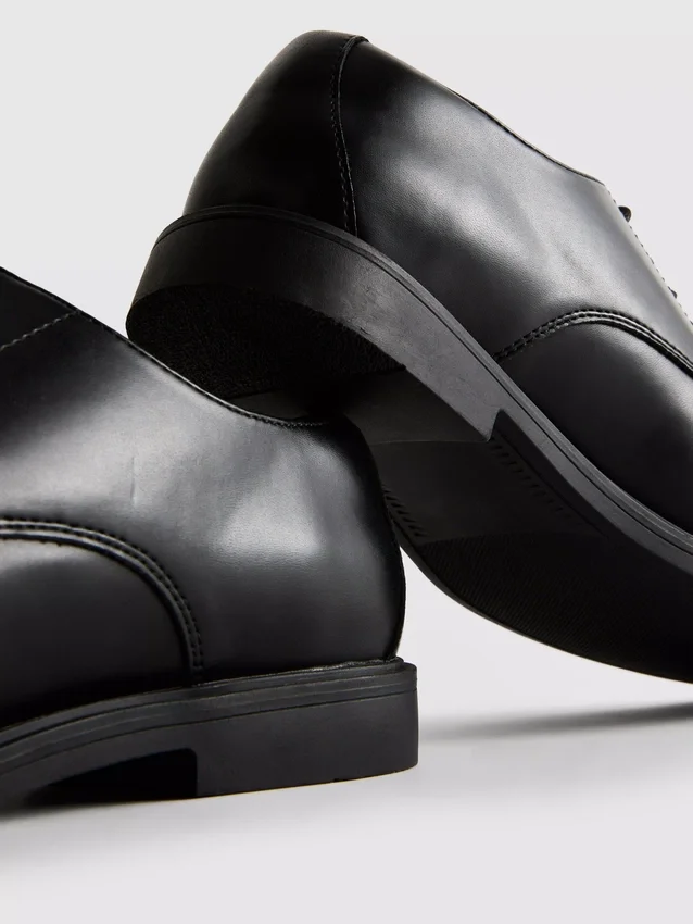 Sapatos oxford com atacadores