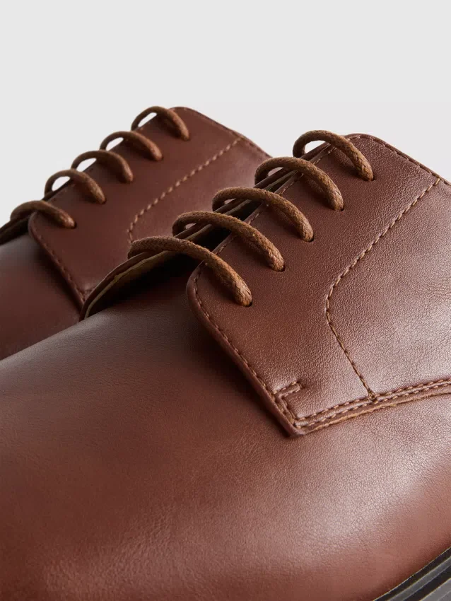 Sapatos oxford com atacadores