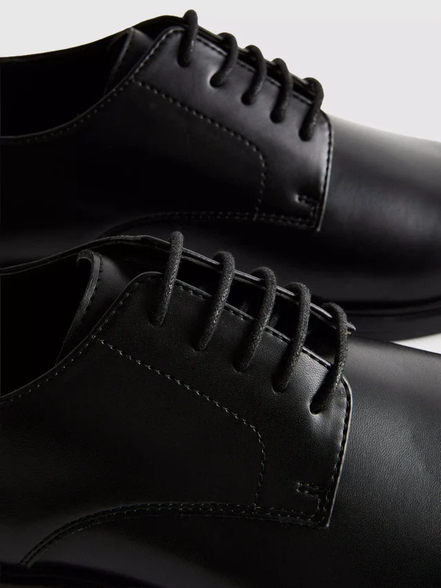 Sapatos oxford com atacadores