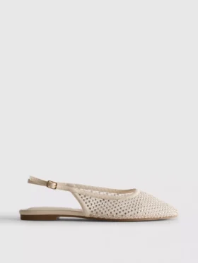 Sapatos rasos com fivela traseira e strass