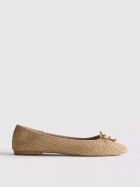 Sapatos rasos de bailarina com contas