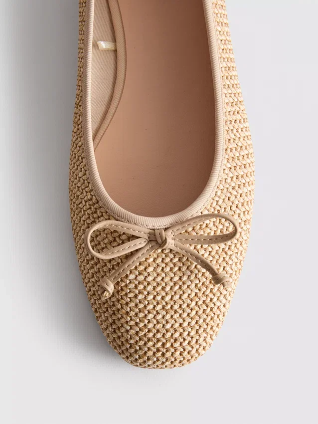 Sapatos rasos de bailarina com contas