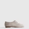 Sapatos rasos de bailarina com detalhe de laço