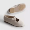 Sapatos rasos de bailarina com detalhe de laço