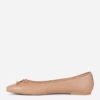 Sapatos rasos de bailarina com laço