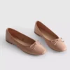 Sapatos rasos de bailarina com laço em imitação de couro