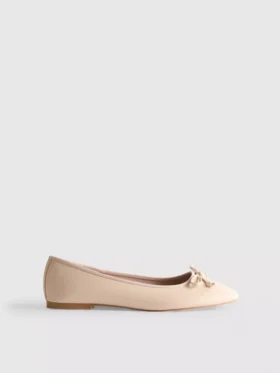 Sapatos rasos de bailarina em couro sintético