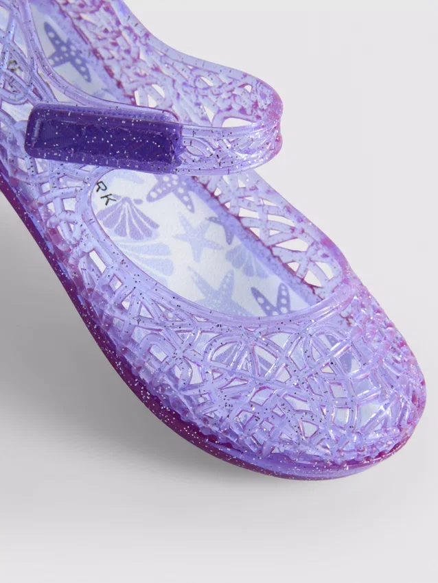 Sapatos rasos de balé em gelatina