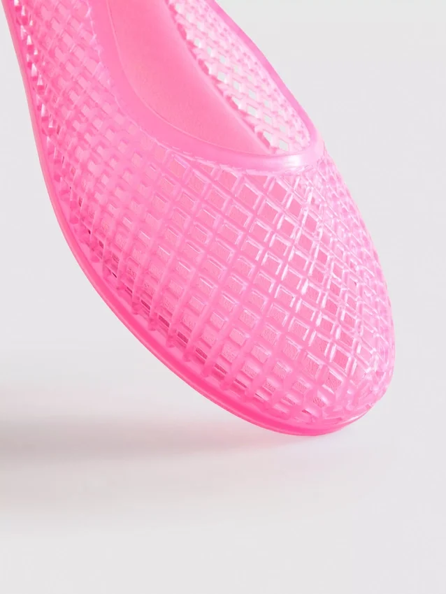 Sapatos rasos de balé em gelatina
