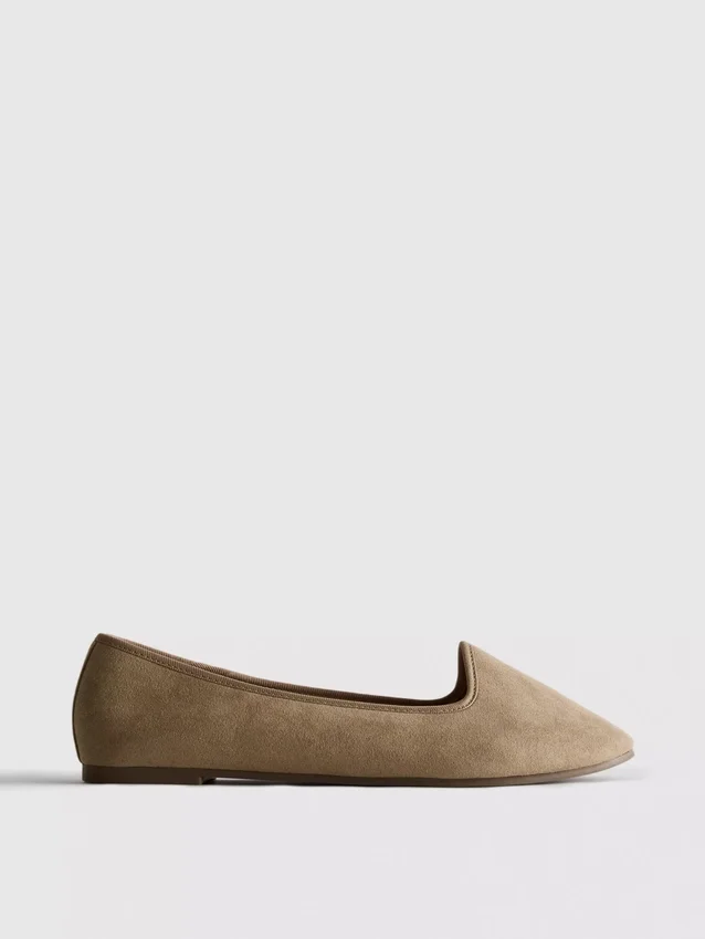 Sapatos rasos de camurça
