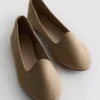 Sapatos rasos de camurça