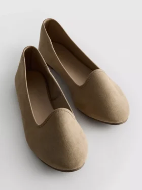 Sapatos rasos de camurça