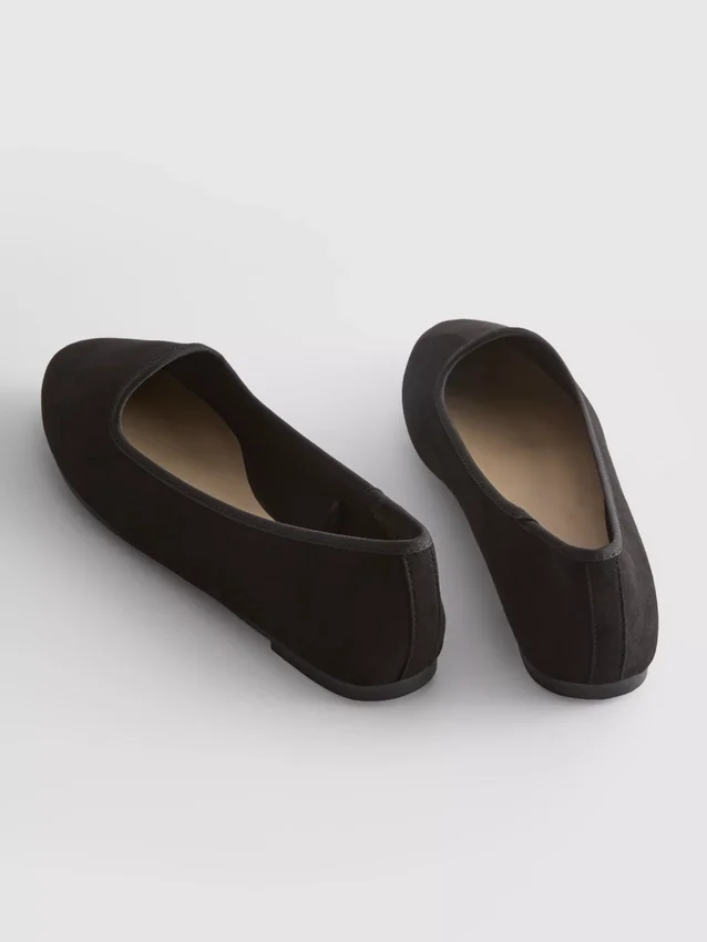 Sapatos rasos de camurça