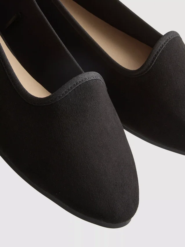 Sapatos rasos de camurça