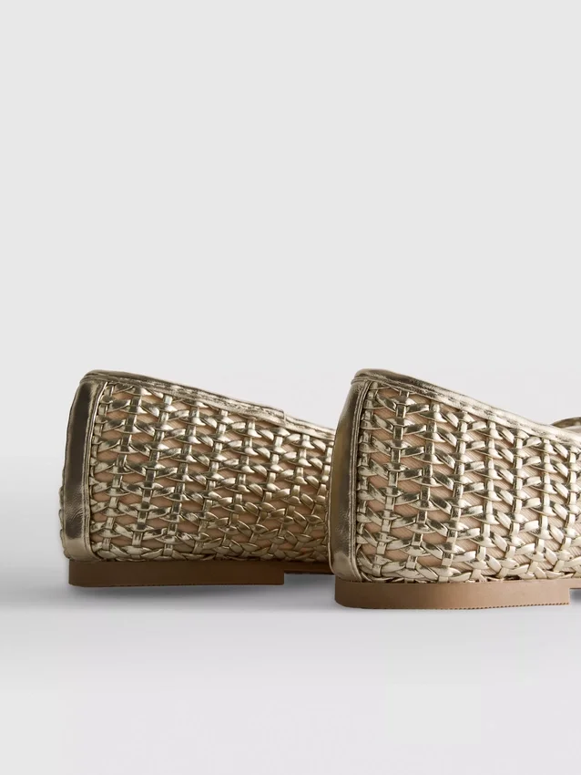 Sapatos rasos em tecido