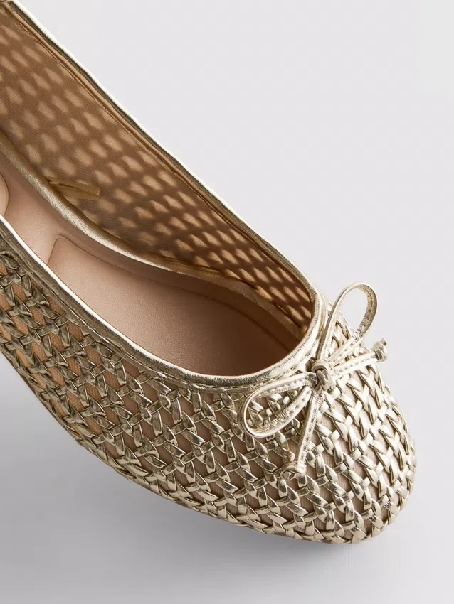 Sapatos rasos em tecido