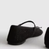 Sapatos rasos Mary Jane com corte a laser