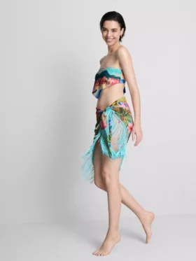 Sarongue com franjas e estampado tropical