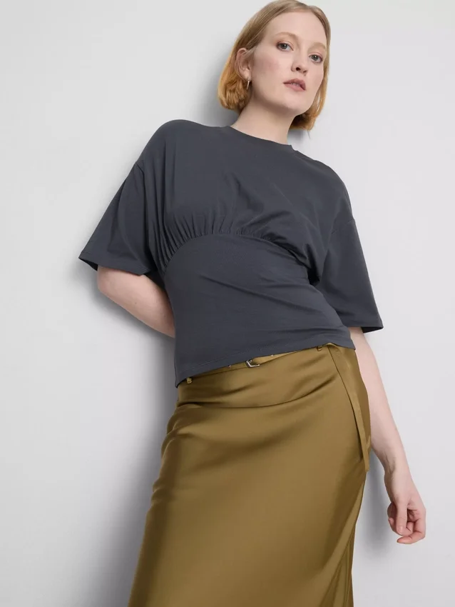 T-shirt com cintura império