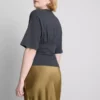 T-shirt com cintura império