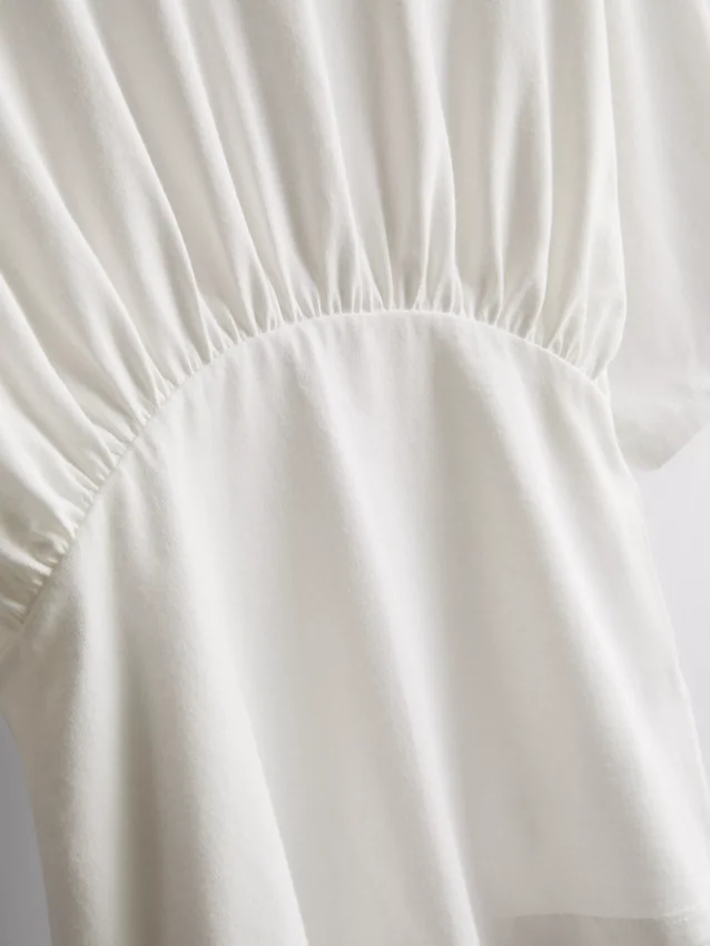 T-shirt com cintura império